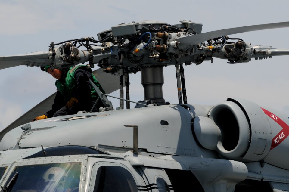 USS Blue Ridge operations 150509-N-XF387-066