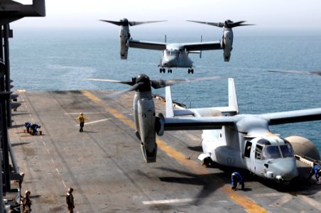 US Navy 090807-N-8655E-026 An MV-22B Osprey from Marine Medium Tiltrotor Squadron (VMM) 263, 22nd Marine Expeditionary Unit