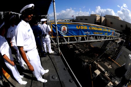 US Navy 090807-N-7498L-288 enior Chief Gunner's Mate Jimmie Ellison stands duty as section leader as the Ticonderoga-class guided missile cruiser USS Chosin (CG 65) prepares to depart on a scheduled deployment to the western Pa