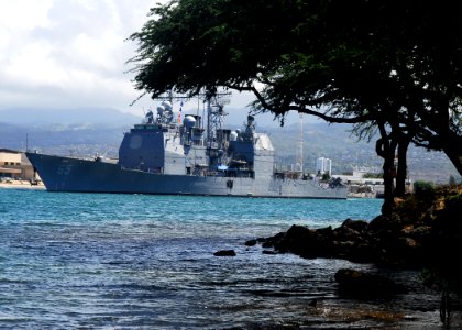 US Navy 090807-N-0995C-014 The Ticonderoga-class guided-missile cruiser USS Chosin (CG 65) departs Naval Station Pearl Harbor as she deploys to join the USS Nimitz Carrier Strike Group in the western Pacific Ocean