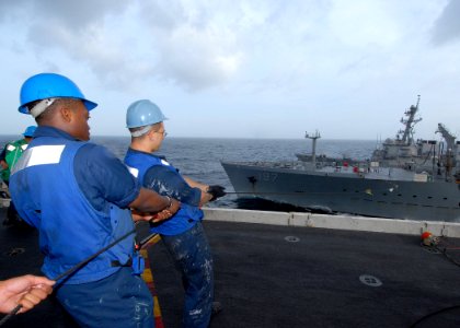 US Navy 090809-N-6720T-001 Deck department Sailors from the aircraft carrier USS George Washington (CVN 73)