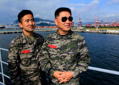 USS Blue Ridge port visit in South Korea 130829-N-JY673-010