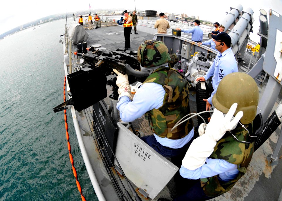US Navy 090812-N-7498L-125 Sailors aboard the guided-missile destroyer USS O'Kane (DDG 77) defend the ship during the Paulele Palulu (PAPA) '09 anti-terrorism field training exercises