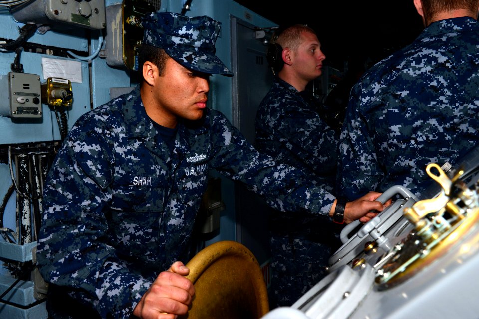 USS Blue Ridge operations 140328-N-KL617-021
