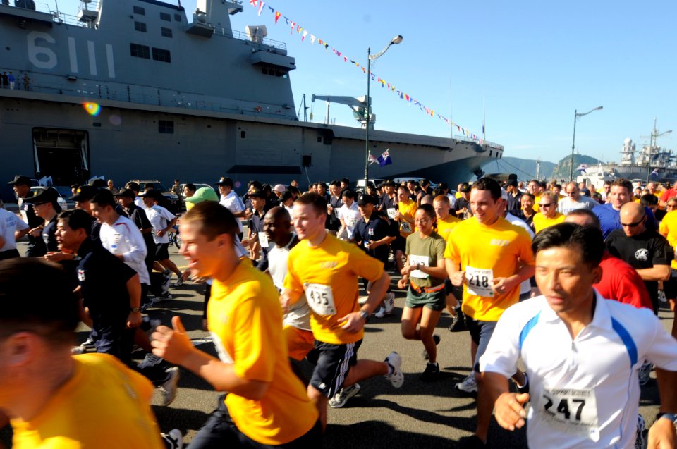 US Navy 090815-N-7280V-338 Sailors assigned to the amphibious command ship USS Blue Ridge (LCC 19) and sailors from the Republic of Korea Navy begin the Friendship 5-kilometer run