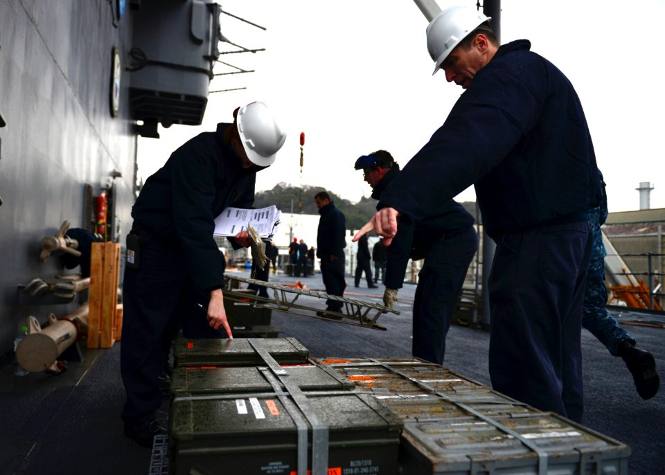 USS Blue Ridge operations 150226-N-KL617-095