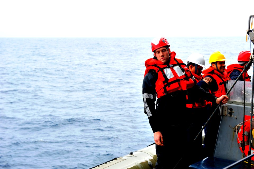 USS Blue Ridge operations 150316-N-SX614-101