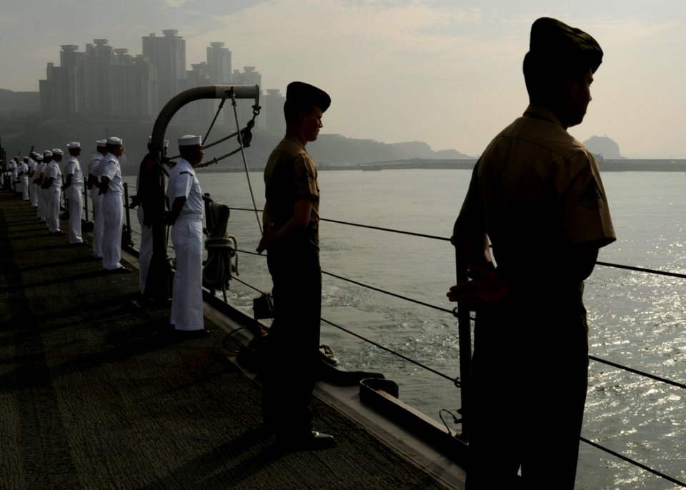 US Navy 090814-N-7478G-176 Sailors and embarked Marines assigned to the amphibious command ship USS Blue Ridge (LCC 19) man the rails as the ship pulls into Busan