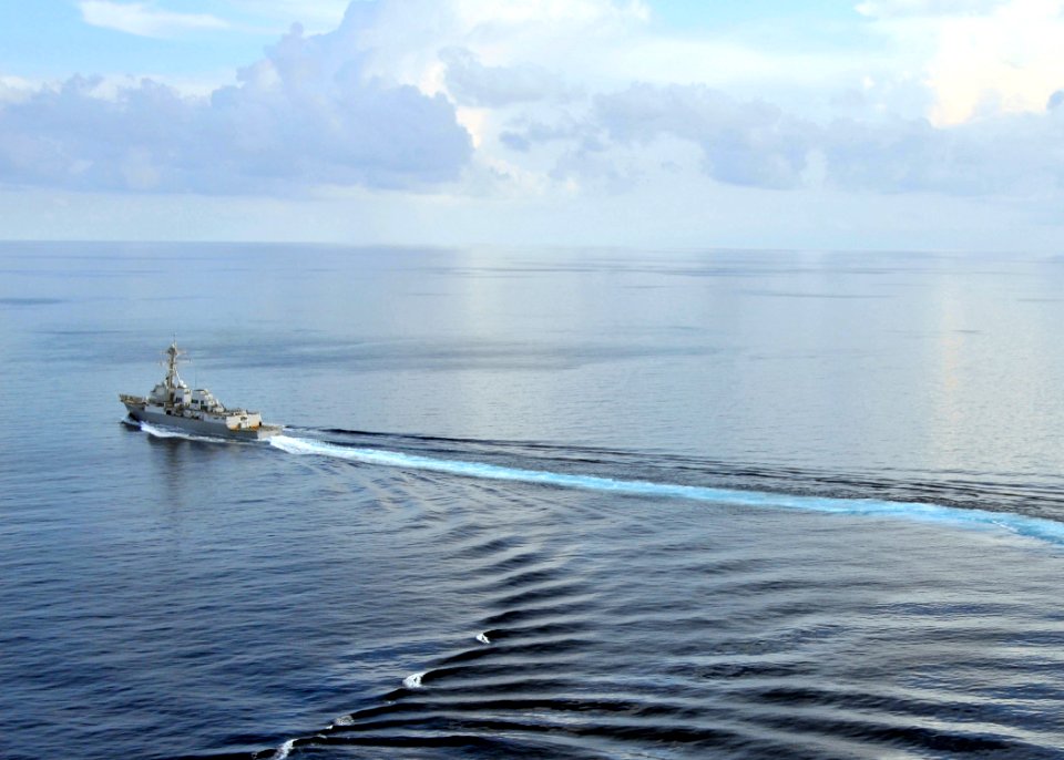 US Navy 090816-N-2638R-004 The Arleigh Burke-class guided-missile destroyer USS Mustin (DDG 89) transits the western Pacific Ocean