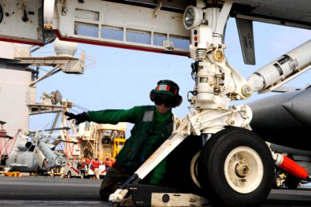 US Navy 090814-N-3610L-280 Aviation Boatswain's Mate (Equipment) 3rd Class Daisy Rivera signals a handler as an aircraft takes tension on a catapult aboard the aircraft carrier USS Ronald Reagan (CVN 76)