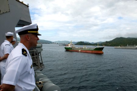 US Navy 090815-N-9123L-090 Sailors aboard the guided-missile destroyer USS McCampbell (DDG 85) man the rails