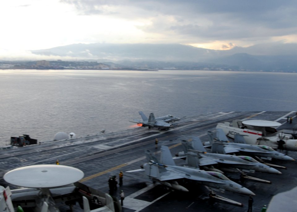 US Navy 090819-N-1644H-329 An F-A-18C Hornet from the Golden Dragons of Strike Fighter Squadron (VFA) 192 launches from the aircraft carrier USS George Washington