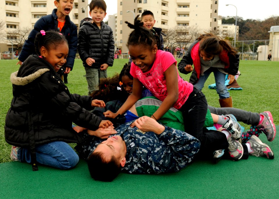 USS Blue Ridge community service event 130214-N-ON468-162