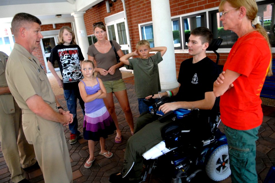 US Navy 090821-N-9818V-022 Master Chief Petty Officer of the Navy (MCPON) Rick West speaks with Marine Corps Sgt. Joshua Boucard and his family during his visit to the Hunter Holmes McGuire Richmond VA Medical Center