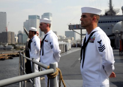 USS Blue Ridge arrives in Tokyo 130902-N-YF014-027