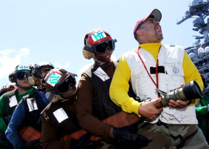 US Navy 090821-N-1062H-054 Aviation Boatswain's Mate (Handling) 1st Class Daniel Estrada demonstrates proper fire-fighting techniques during a firefighting drill aboard the aircraft carrier USS George Washington (CVN 73) photo