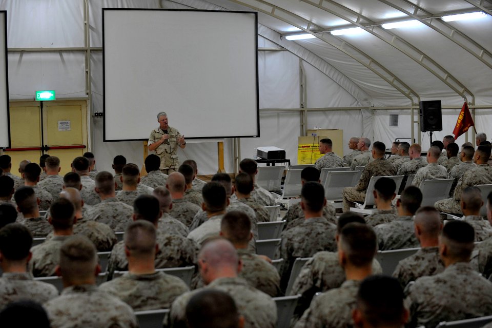 US Navy 090822-N-8273J-312 After meeting with senior leadership assigned to the 22nd Marine Expeditionary Unit (22MEU), Chief of Naval Operations (CNO) Adm. Gary Roughead speaks with and answers questions from Sailors and Marin