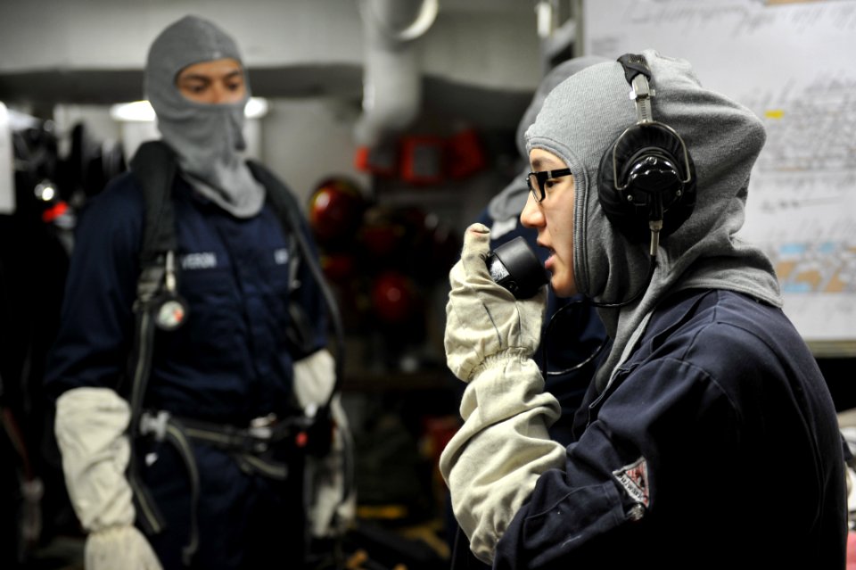 USS Blue Ridge 120418-N-QI421-047
