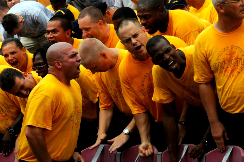 US Navy 090829-N-9818V-162 Chief petty officer (CPO) selects show their pride and spirit during CPO day at Kings Dominion