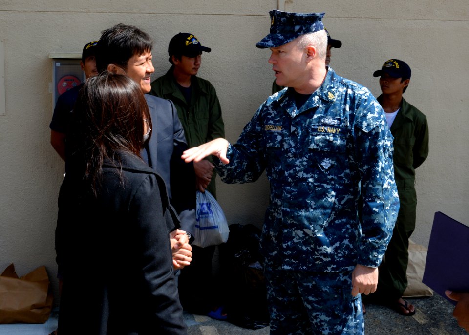 USS Blue Ridge action 150330-N-OK605-036