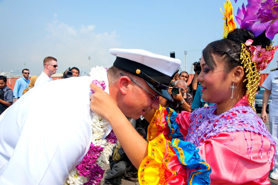 USS Blue Ridge 120511-N-CP762-258