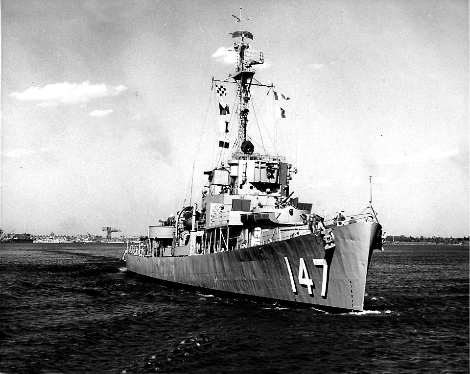 USS Blair (DE-147) underway off the Philadelphia Naval Shipyard, Pennsylvania (USA), on 9 May 1955
