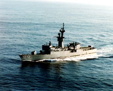 USS Blakely (FF-1072) underway off the coast of Newport, Rhode Island (USA), in 1991 (6467763) photo