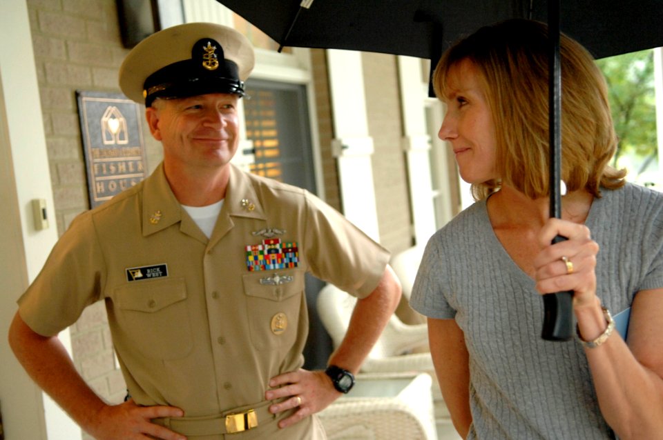 US Navy 090828-N-9818V-029 Bobbi West, Chief of Naval Operations (CNO) Ombudsman-at-Large, visits the Fisher House with her husband, Master Chief Petty Officer of the Navy (MCPON) Rick West, at Naval Medical Center, Bethesda