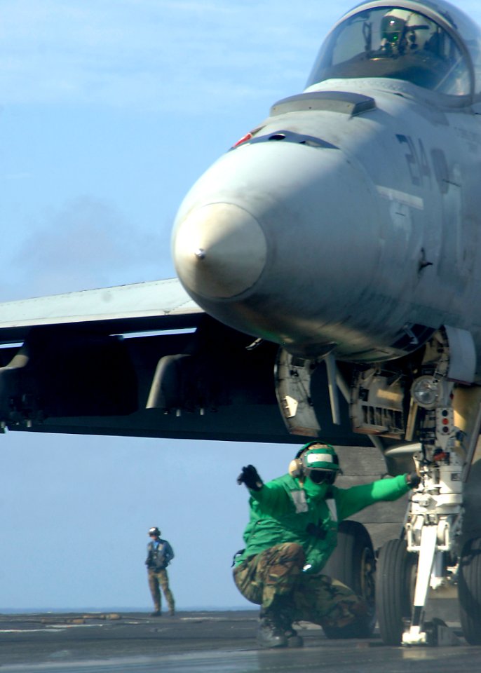 US Navy 090902-N-2013O-044 An F-A-18E Super Hornet from the Royal Maces of Strike Fighter Squadron (VFA) 27 prepares to launch from the aircraft carrier USS George Washington (CVN 73)
