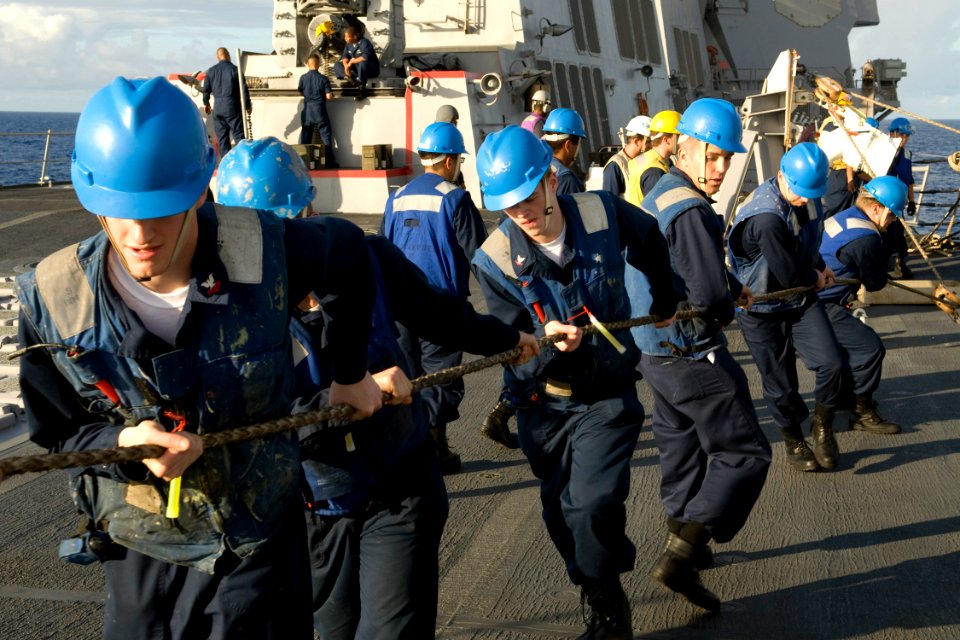US Navy 090829-N-9123L-011 Line handlers aboard the guided-missile destroyer USS McCampbell (DDG 85) take in a line during an underway replenishment with the Military Sealift Command fast combat support ship USNS Bridge (T-AOE