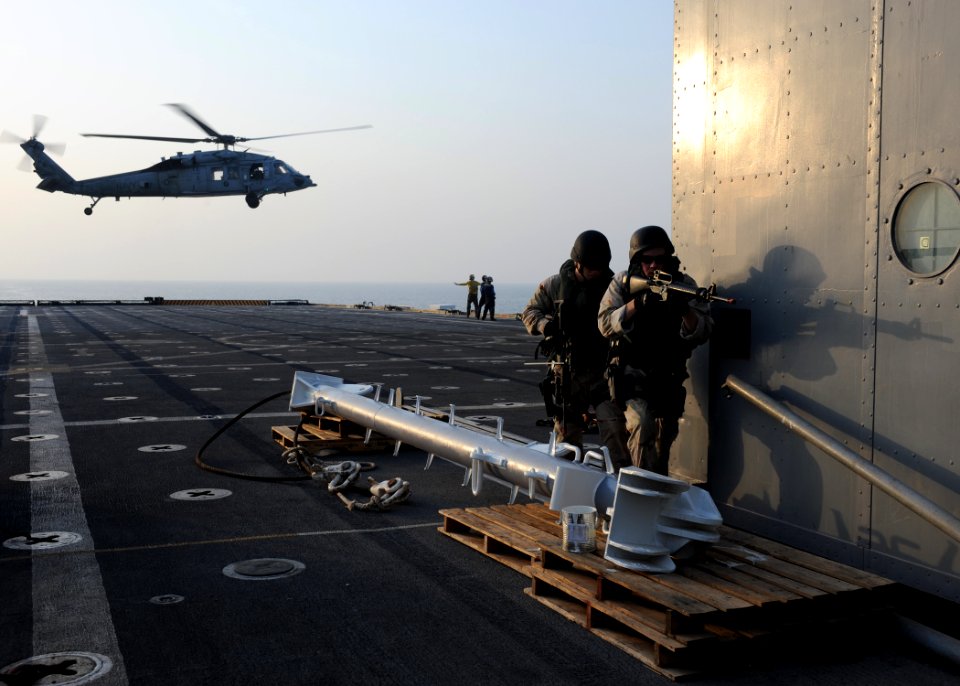 US Navy 090907-N-7088A-139 The visit, board, search and seizure members assigned to the amphibious transport dock ship USS Ponce (LPD 15), exit a helicopter