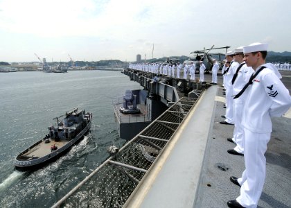US Navy 090903-N-1062H-048 Sailors man the rails on the flight deck of the aircraft carrier USS George Washington (CVN 73) as the ship returns to Yokosuka, Japan