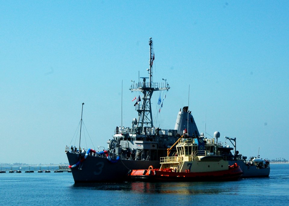 US Navy 090909-N-0209M-001 The mine countermeasures ship USS Sentry (MCM 3), arrives at its new homeport at Naval Base San Diego after transiting from Ingleside, Texas