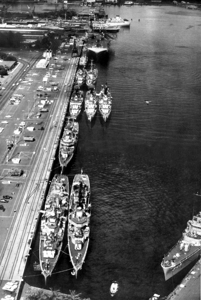 USS Bennington (CVS-20) with destroyers at Pearl Harbor in 1962