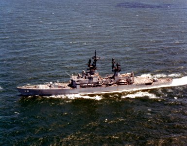 USS Belknap (CG-26) underway in the Atlantic Ocean, in 1981 (6378787)