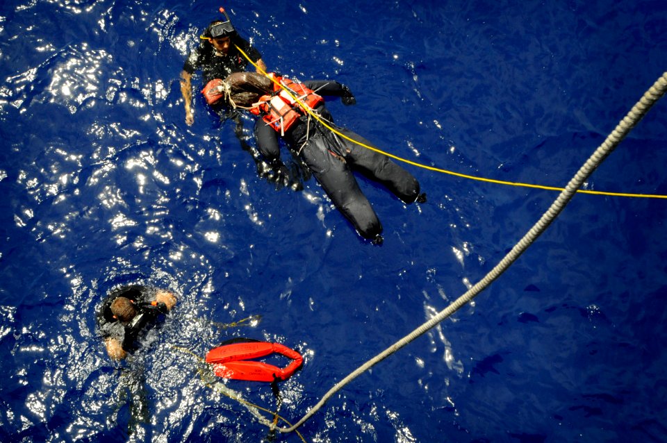US Navy 090911-N-3830J-279 Search and rescue swimmers aboard the amphibious command ship USS Blue Ridge (LCC 19)