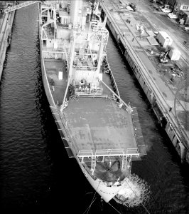 USS Bellatrix (AF-62) at the Puget Sound Naval Shipyard, Washington (USA), on 18 November 1961, aft view (6928432) photo