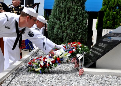 US Navy 090911-N-2013O-144 Chief Machinist Mate (Sel.) DeWayne Johnson, from San Antonio and Chief Electronics Technician (Sel.) Jason Nall, from Tulsa, Okla., lay a wreath on the 9-11 memorial