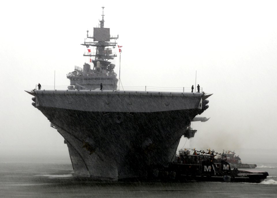 USS Bataan returns to Naval Station Norfolk. (8803397117)