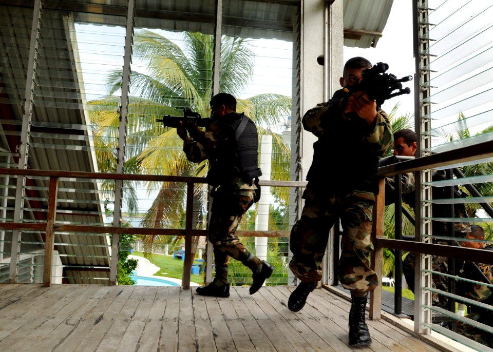 US Navy 090910-N-4267W-032 Members of the Guatemalan Navy Special Forces conducts a room clearance during a Close Quarters Battle training evolution