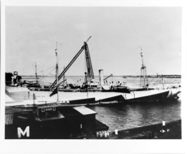 USS Bath - 19-N-6737