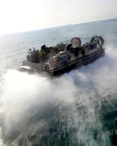 US Navy 090912-N-5345W-038 Landing Craft, Air Cushion (LCAC) 71, assigned to Assault Craft Unit (ACU) 4, returns to the Kuwaiti shore to retrieve equipment and Marines from the 22nd Marine Expeditionary Unit (22nd MEU) photo