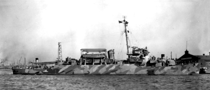 USS Bates (APD-47) off New York City (USA) on 28 October 1944 (BS 74097)