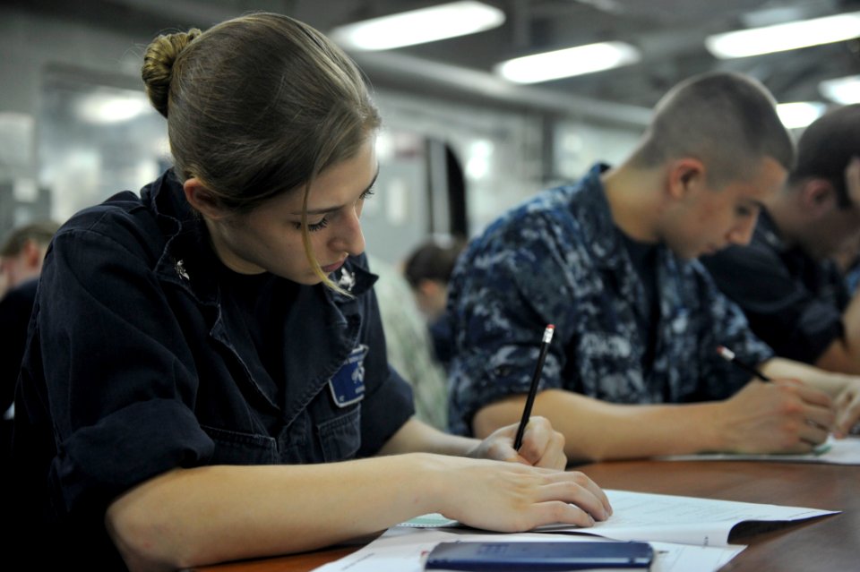 USS Bataan 140911-N-AO823-044 (15070639357)