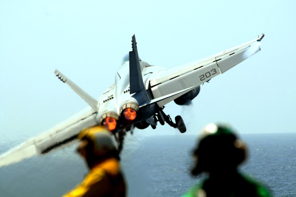 US Navy 090912-N-9132C-392 An F-A-18E Super Hornet assigned to the Eagles of Strike Fighter Squadron (VFA) 115 launches from the aircraft carrier USS Ronald Reagan (CVN 76)