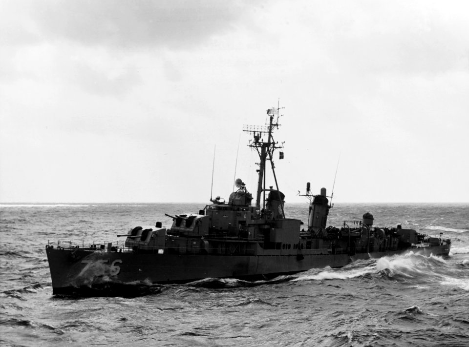 USS Beatty (DD-756) underway at sea on 20 March 1964 (NH 107150)
