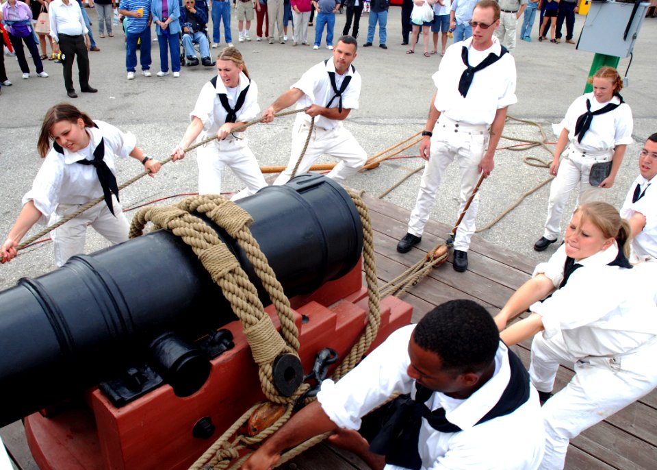 US Navy 090916-N-2893B-002 The master gun team of USS Constitution demonstrates the loading and firing sequence of an 18th-century naval long gun