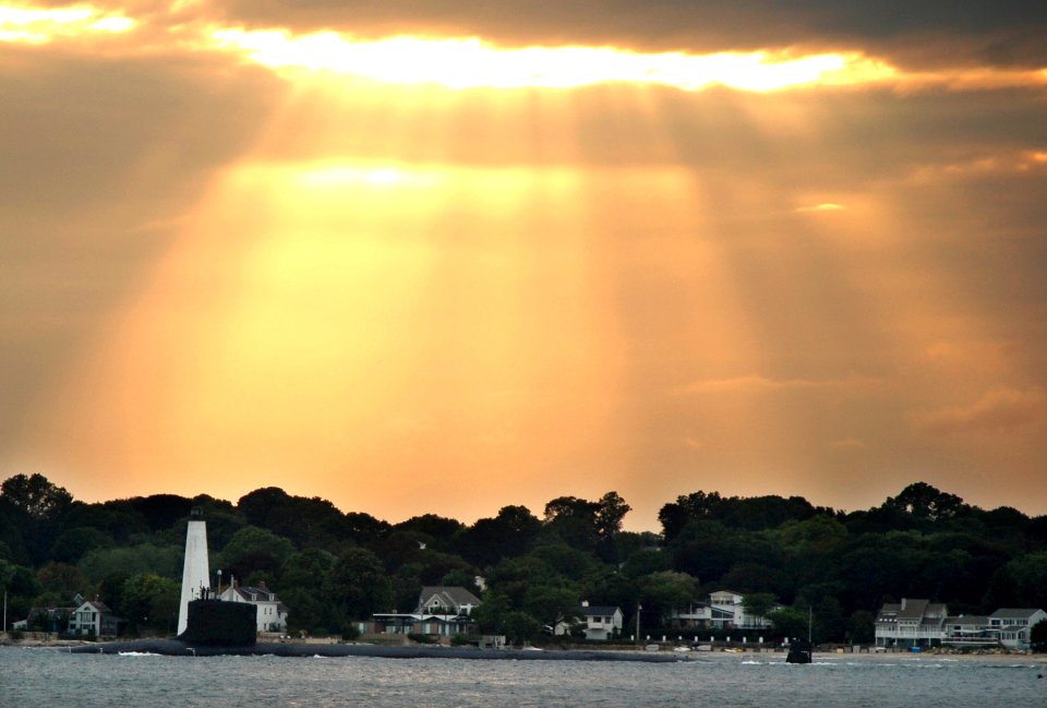 US Navy 090916-N-3090M-301 The Virginia-class attack submarine USS Texas (SSN 775) exits the Thames River as it departs Naval Submarine Base New London for the final time