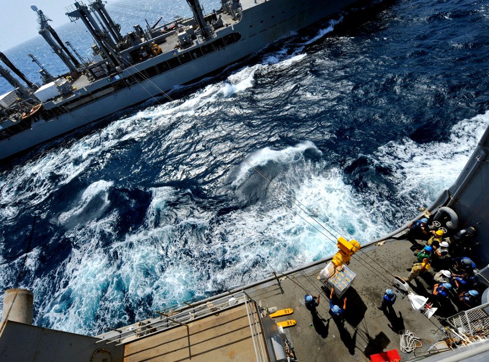 US Navy 090916-N-5345W-070 USNS Tippecanoe (T-AO 199), left, is alongside the amphibious dock landing ship USS Fort McHenry (LSD 43) during a connected replenishment at sea