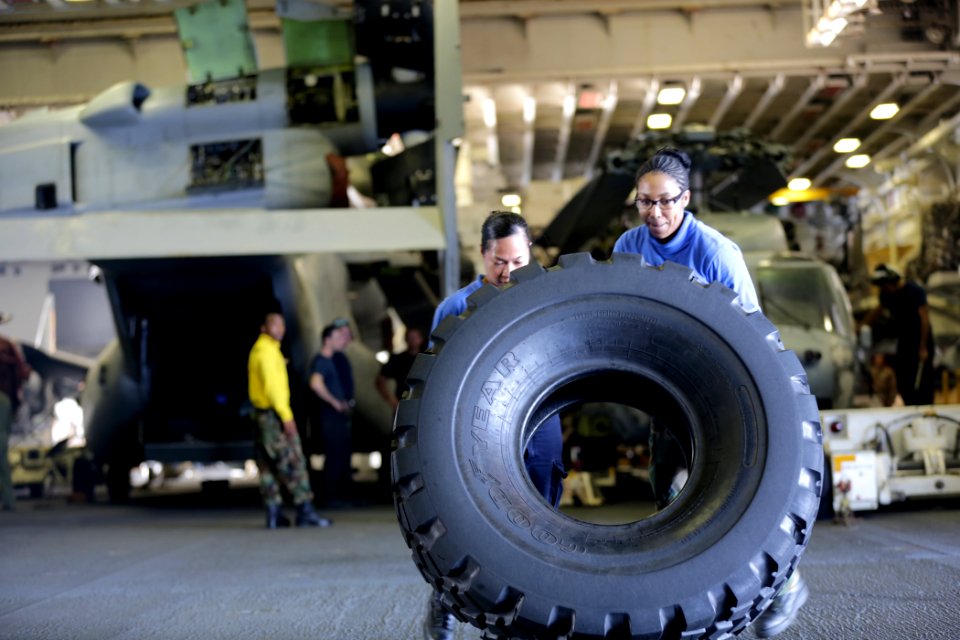 USS Bataan (LHD 5) 140914-M-WJ569-027 (15231684506)